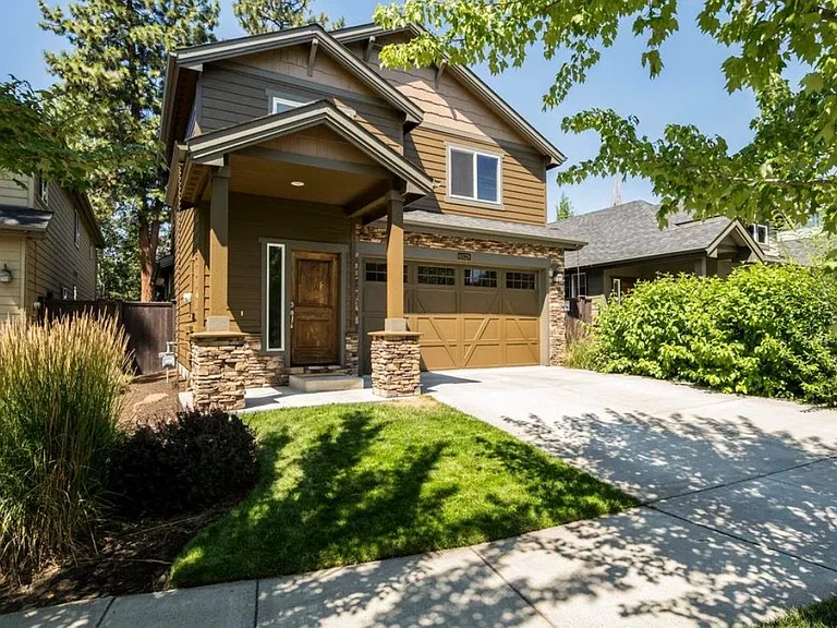 61129 Teton Ln — Photo 2