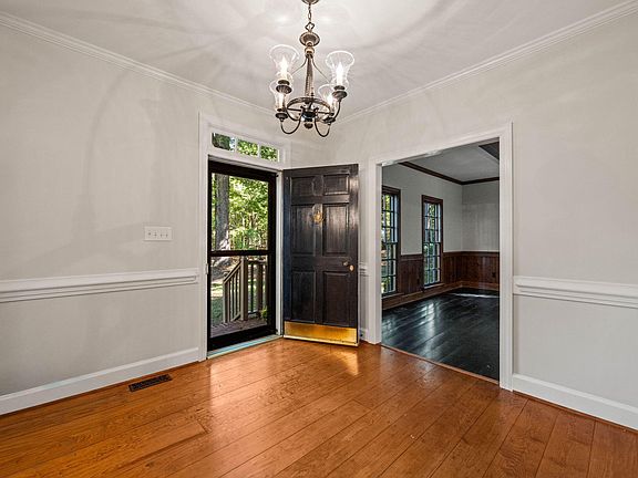 3rd image of 8817 Stonegate Dr