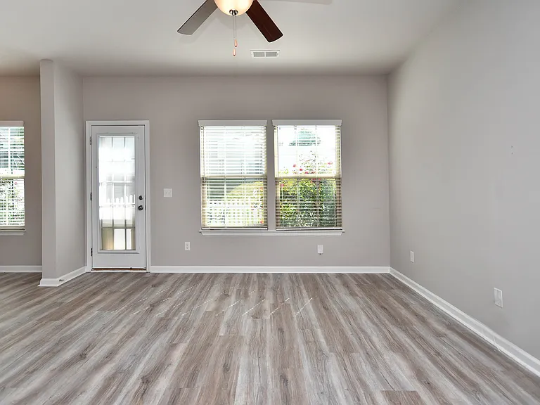 303 Corday Ln — Photo 7