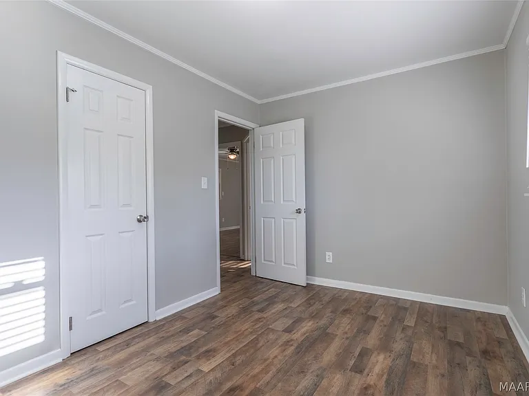 221 Moncrief St — Photo 15