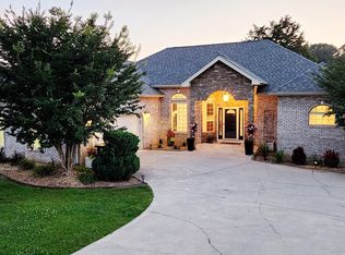 137 Tahlequah Ln, Loudon, TN 37774