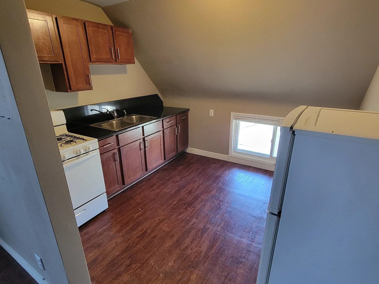2 bed, 775 sqft, $1,250 — Photo 1