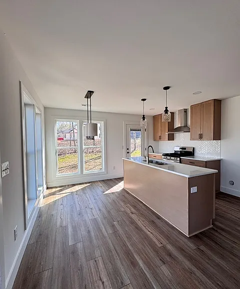 424 Fowler Rd — Photo 2