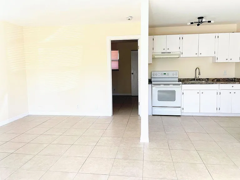 1029 S D St #2 — Photo 4