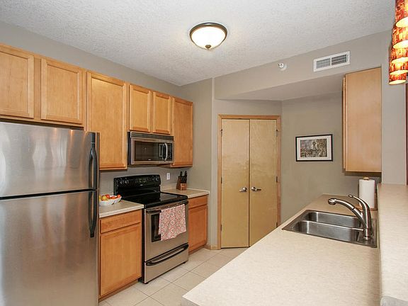 4th image of 2405 39th Ave NE Unit 306