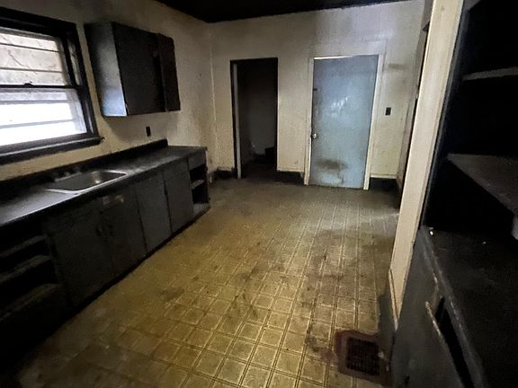 3rd image of 1418 W Millman St