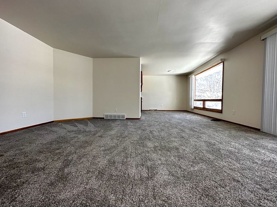 1st image of 3042 Albert Dr #3044