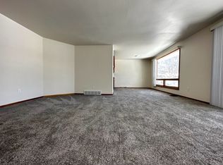 3042 Albert Dr #3044, Green Bay, WI 54311