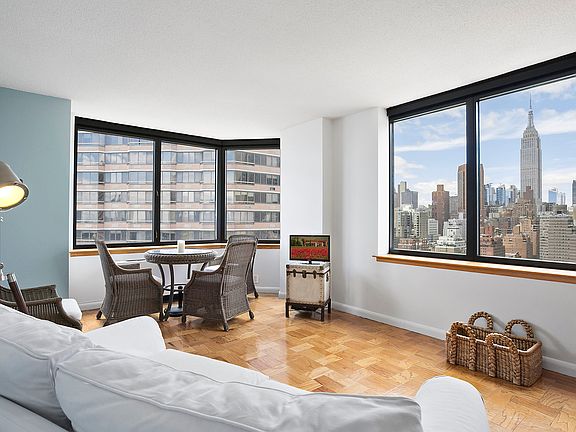 4th image of 415 E 37th St APT 22N