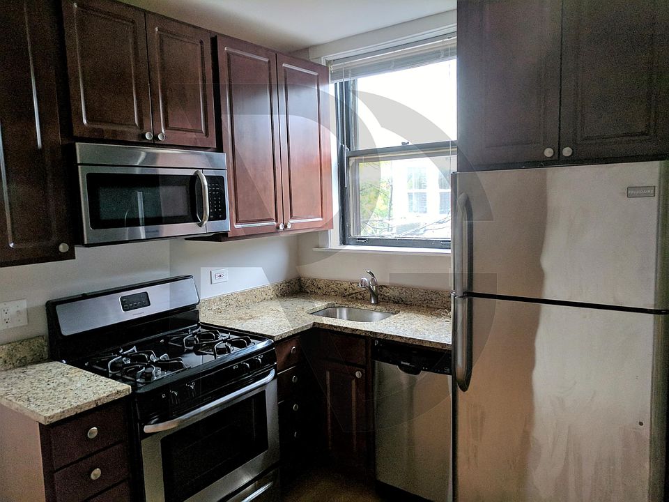 1st image of 2110 W Ainslie St #U1s