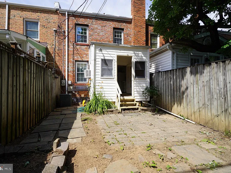 2161 N Brandywine St — Photo 23