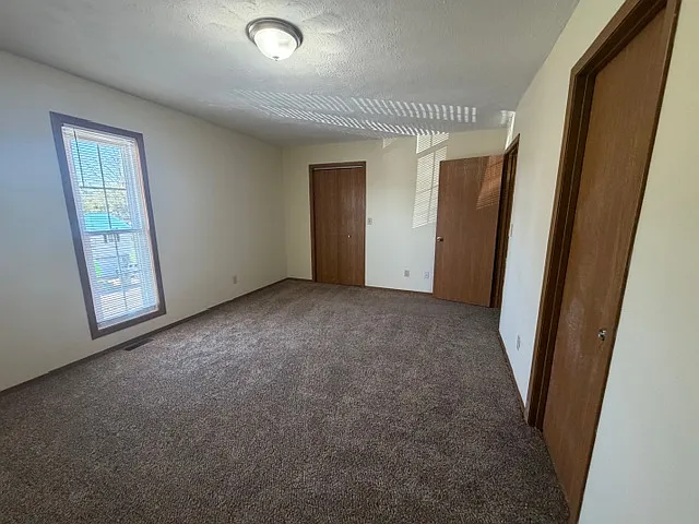 3 bed, 1.5 bath, 1350 sqft, $1,300 — Photo 12