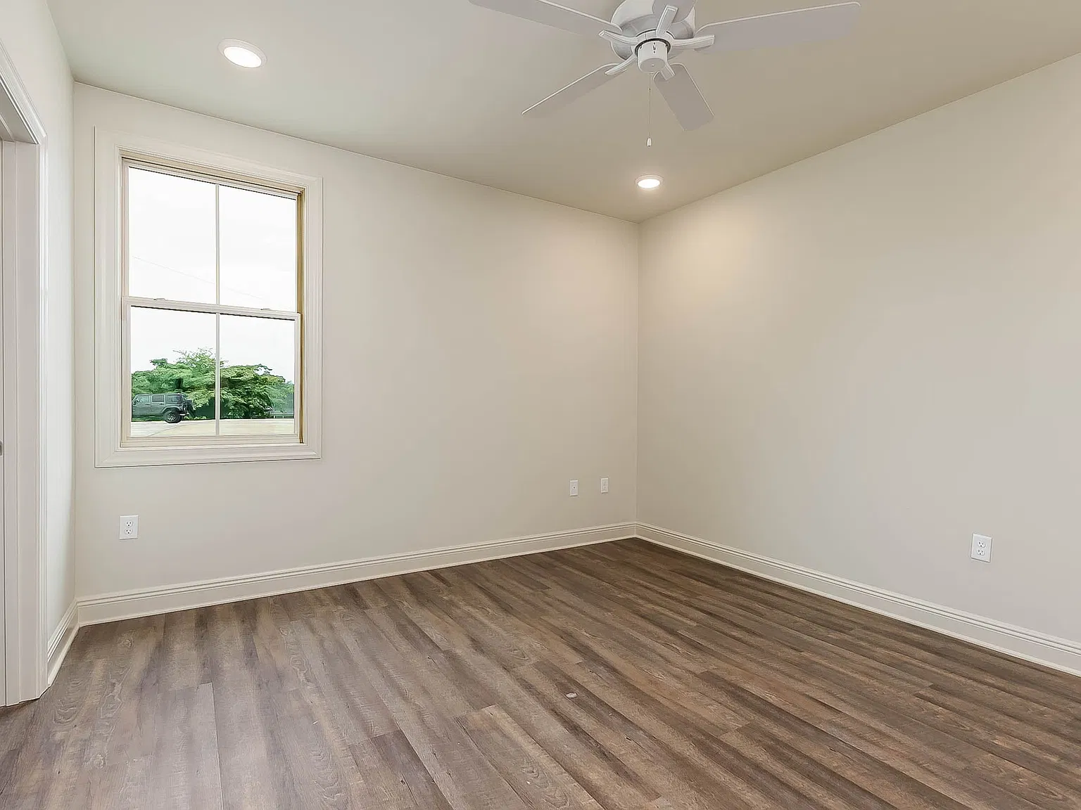 3 bed, 3.5 bath, 1600 sqft, $2,700 — Photo 3