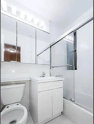 4th image of 214 E 51st St APT 2D