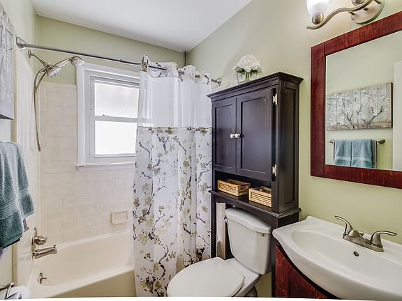 3rd image of 1510 Ackley Ave