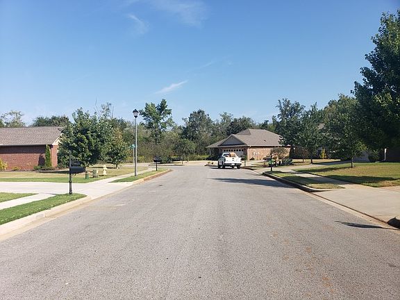 5th image of 405 W Mossyleaf Dr SW
