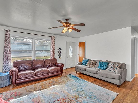 5th image of 3741 SE Truman Ave