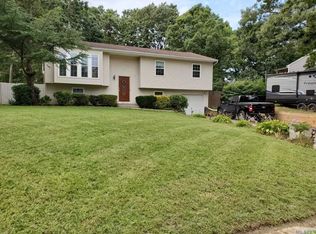 1110 Sipp Ave, Medford, NY 11763