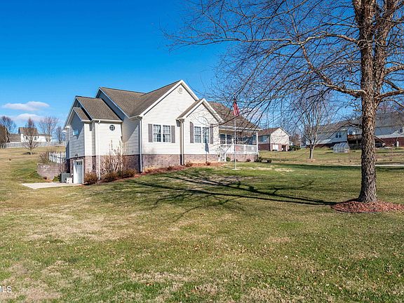 5th image of 256 Sugar Plum Ln