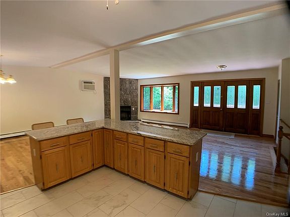 4th image of 43 Lake Shore Dr W