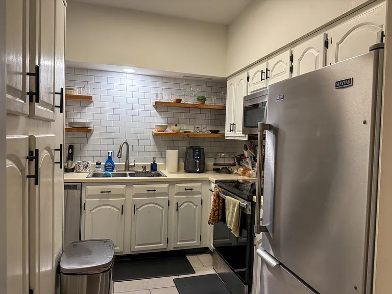 1910 Robbins Pl #302 — Photo 9
