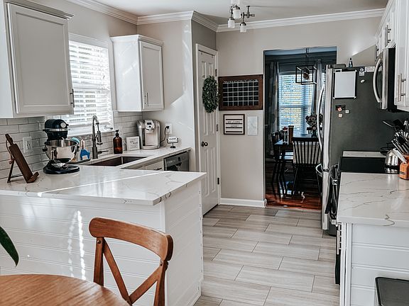 3rd image of 11812 Wilderness Park Dr