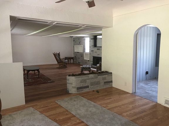 2nd image of 1103 W B St