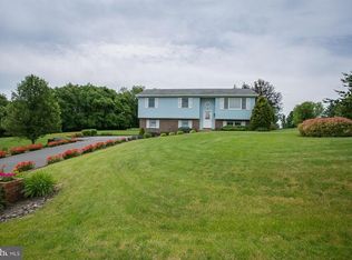 762 Sleepy Hollow Dr, Mohrsville, PA 19541