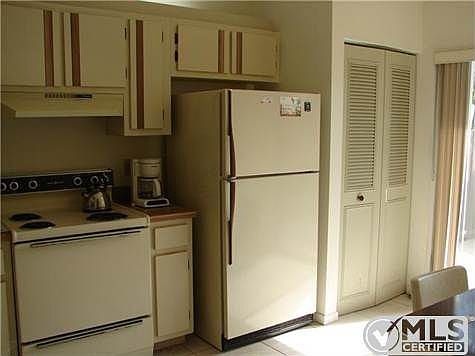 3rd image of 1022 Green Pine Blvd APT C