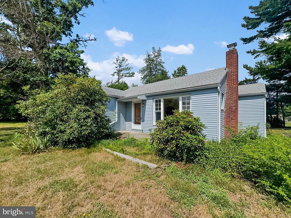 1st image of 327 W Park Dr