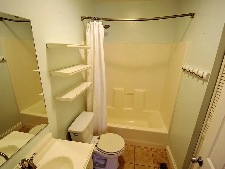 524 Pearl St — Photo 16
