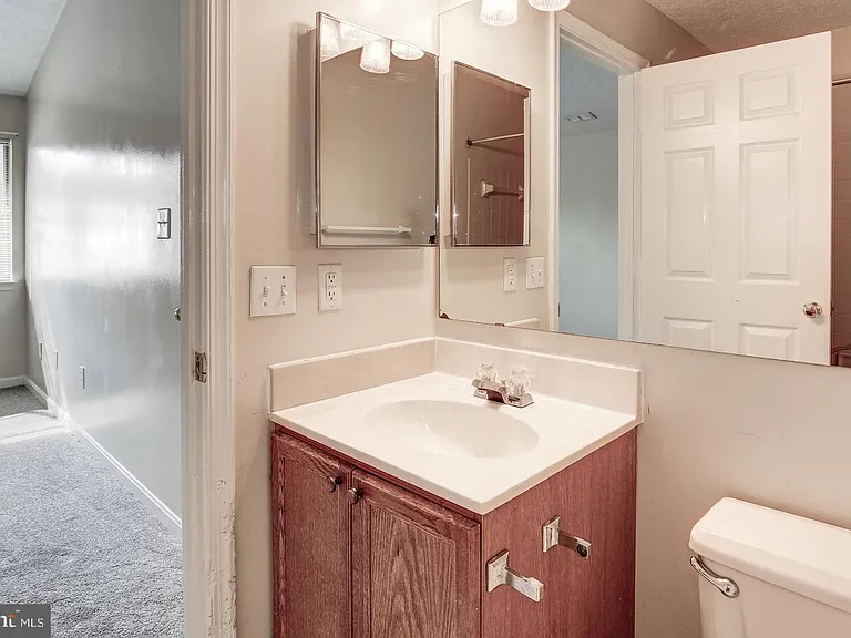 2106 Whitehall Rd #2D — Photo 25