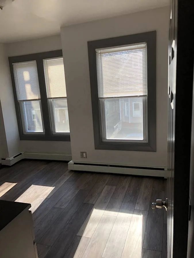 1 bed, 4700 sqft, $960 — Photo 2