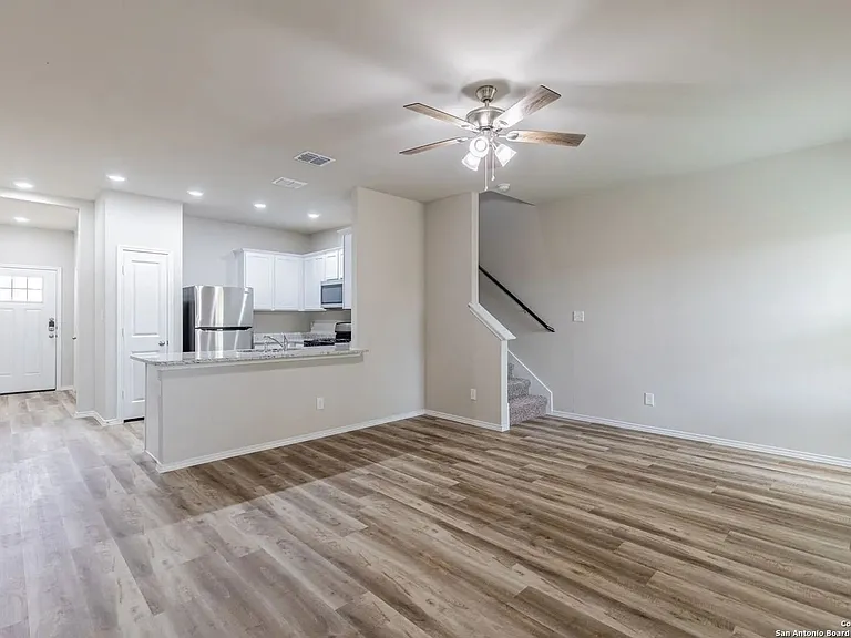 173 Damon Dr — Photo 3