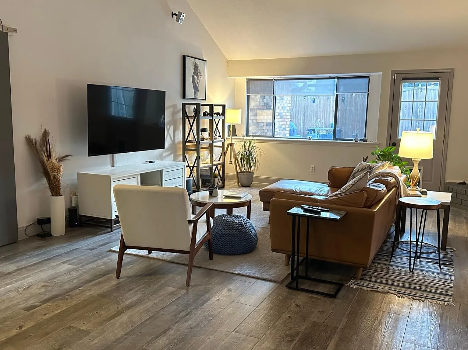 2105 Winslow Ave — Photo 1