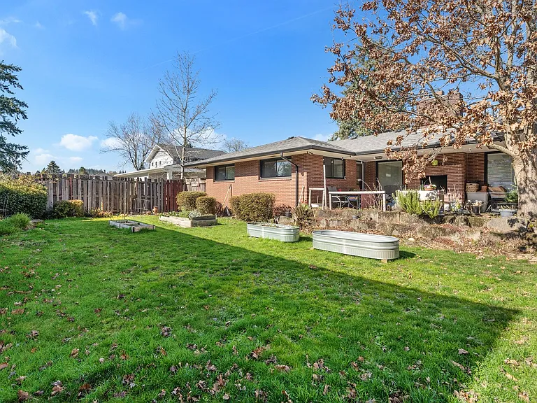 11440 NE Morris St — Photo 25
