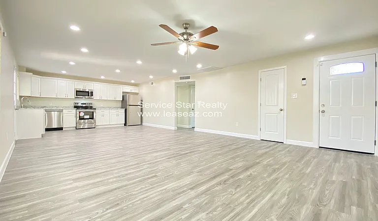 5936 W Seldon Ln — Photo 5