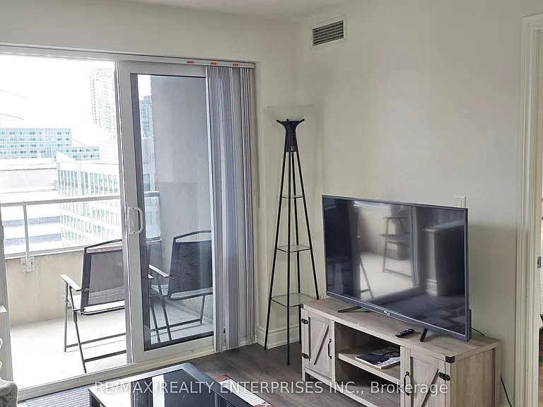 250 Wellington St W #1435 — Photo 13