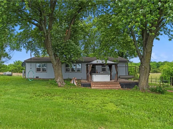 17913 258th St, Tonganoxie, KS 66086