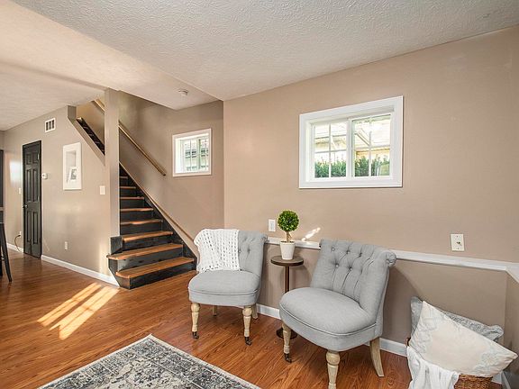 4th image of 2727 W Irvington Ave