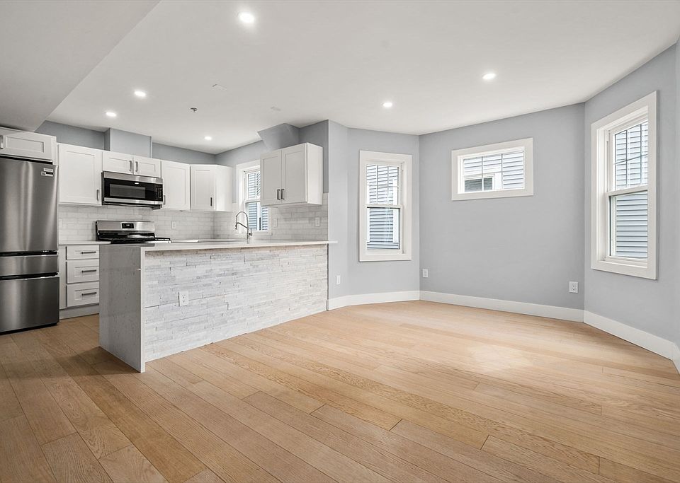 1st image of 679 Columbia Rd #4