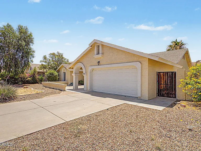 5731 E Marilyn Rd — Photo 1