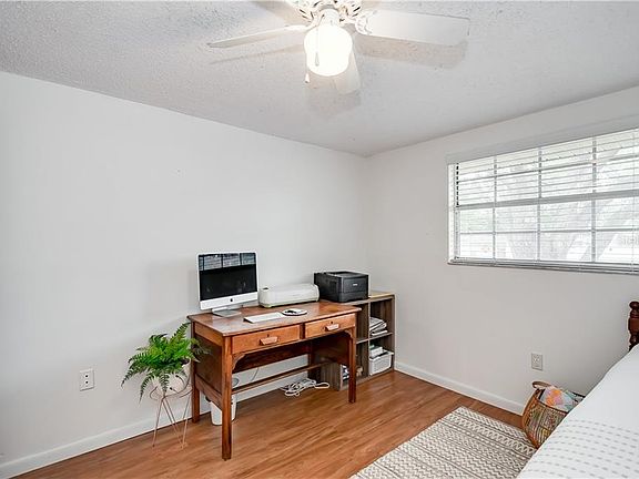 3rd image of 1302 Southglen Ln
