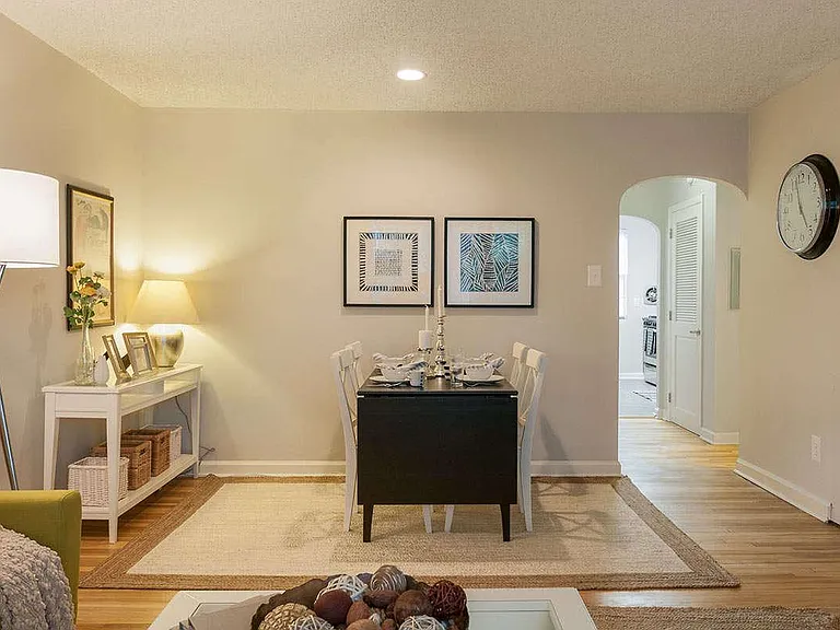 Metropolitan Bala Cynwyd — Photo 12