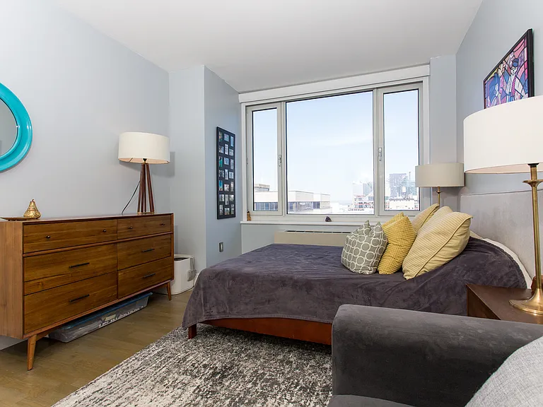 635 W 42nd St #12B — Photo 7