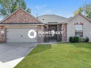 320 E Georgia Ter, Mustang, OK 73064