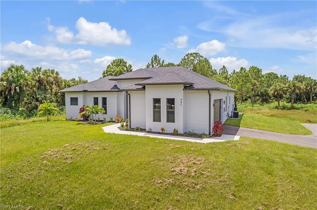 3 bed, 2.5 bath, 1965 sqft, $3,900 — Photo 2