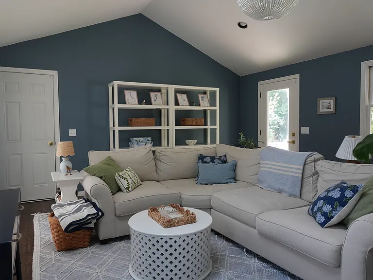4 Russell Ave — Photo 9
