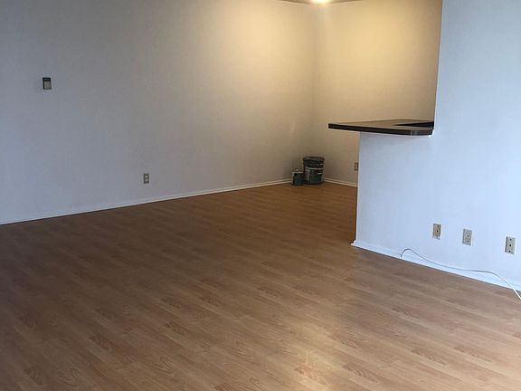 5th image of 11727 Mayfield Ave APT 3