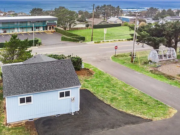 20 8th St, Yachats, OR 97498